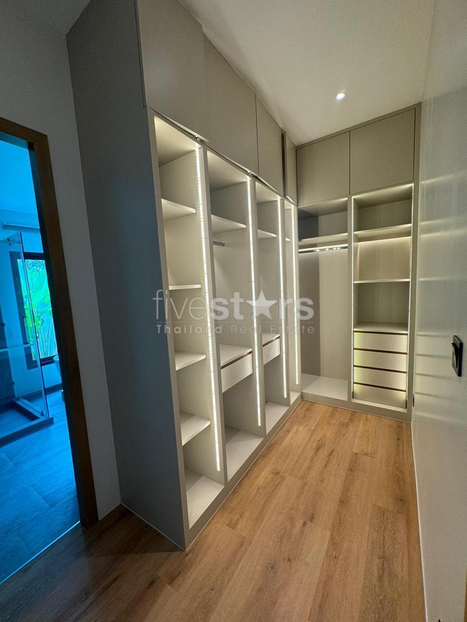 Tropical style villa for sale close to Nai Harn Beach 1901111064