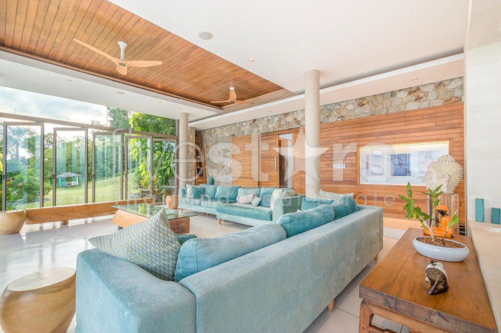 Luxury villa with direct beach access for sale in Phuket 2710699544