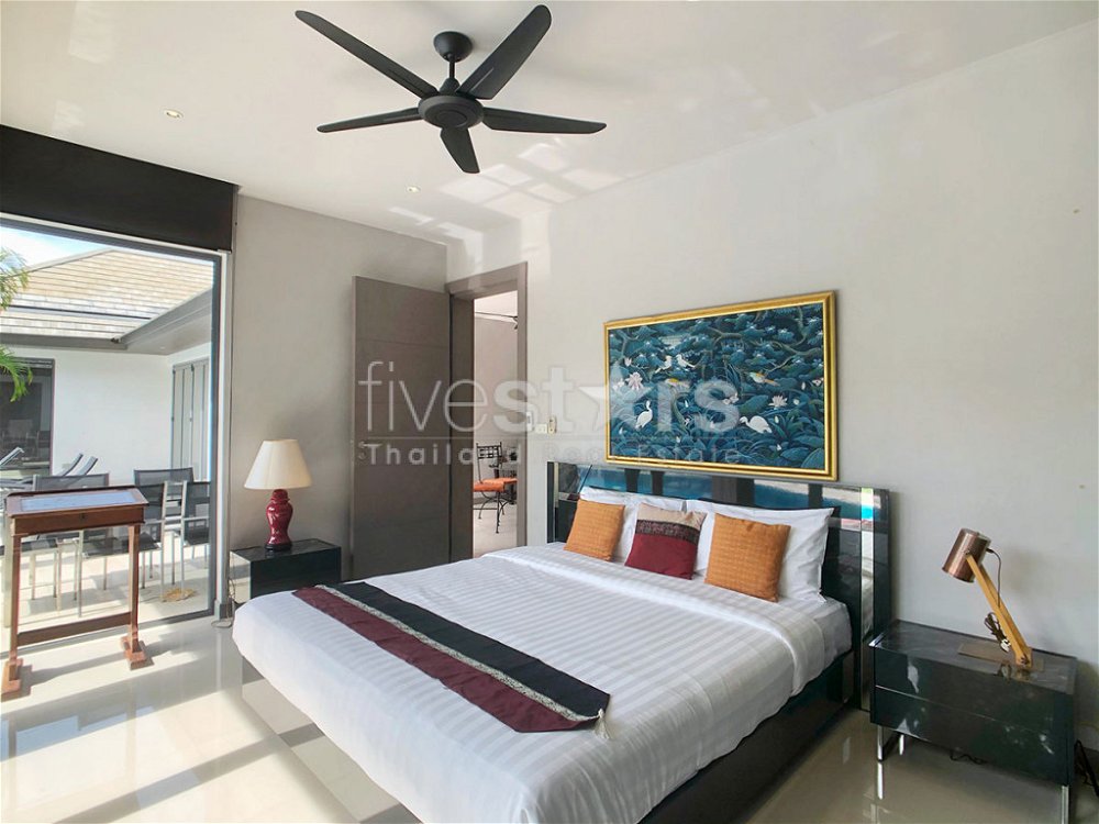 Four bedroom villa for sale in Nai Harn 3598189607