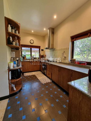 3 bedroom villa for sale near Nai Harn 4192323559