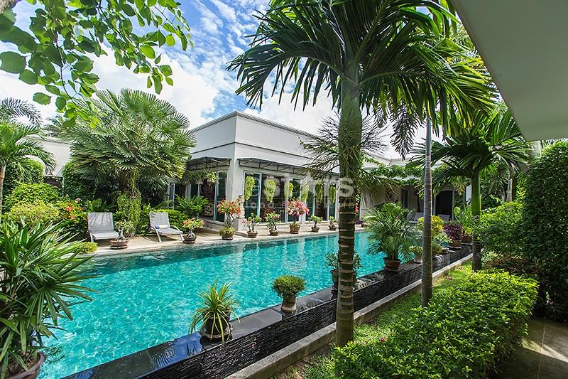 Lovely 4-bedroom villa close to the beach 2227770314
