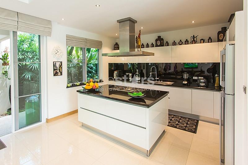 Lovely 4-bedroom villa close to the beach 2227770314