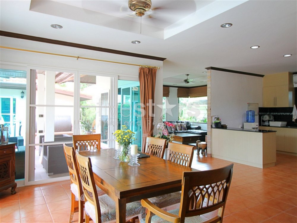 4 bedroom house for sale in Pattaya 2247846505