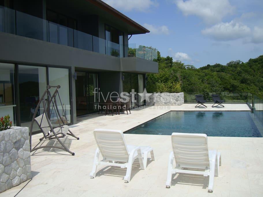 Ocean view villa for sale in Plai Laem 2563470605