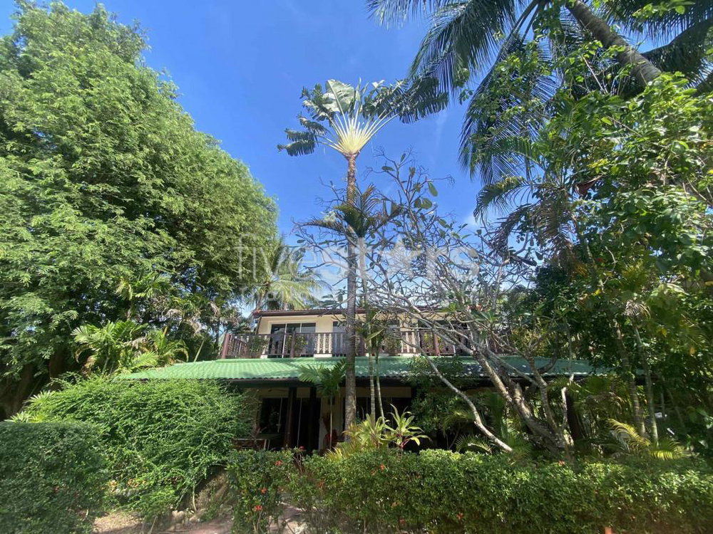 Thai villa on the beach 3 bedrooms for sale Bang Por 1636428949