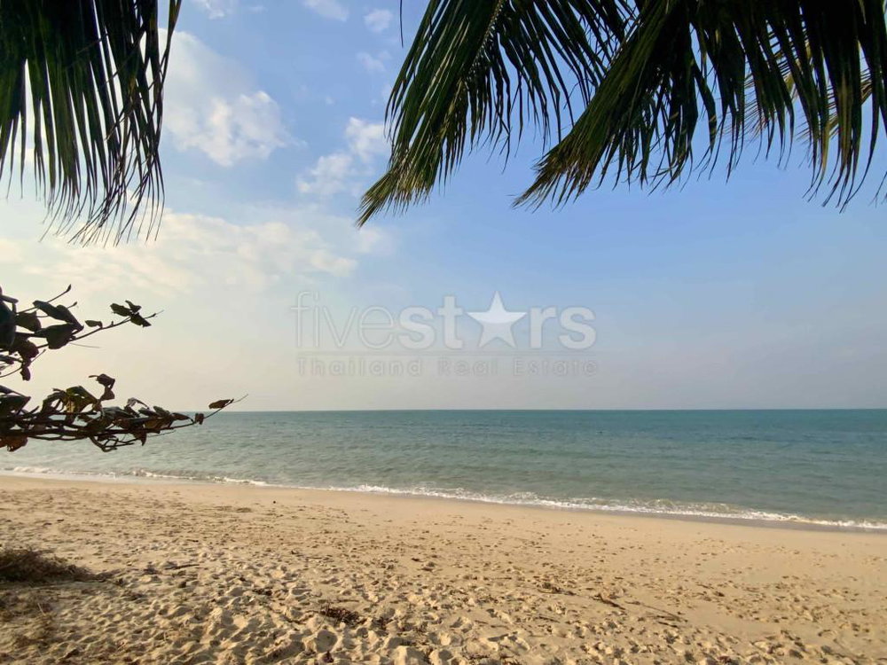 Beachfront 4 bedrooms villa for sale in Bangpor beach 896683367