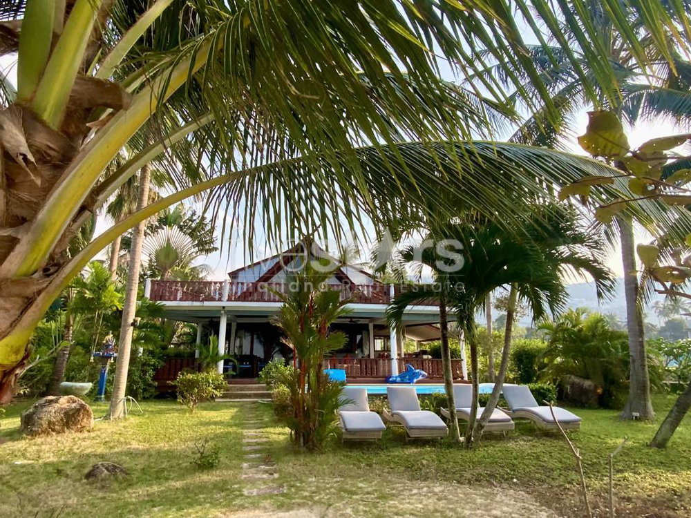 Beachfront 4 bedrooms villa for sale in Bangpor beach 896683367