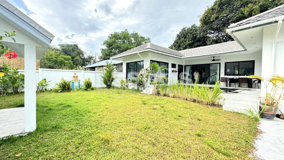 3-bedroom villa with garden for sale near Bang Kao beach 3611623067