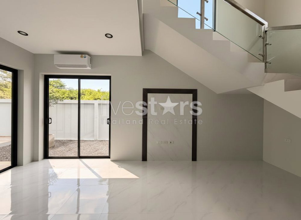 Modern 3-Bedroom Pool Villa with Mountain View – Maenam 285981141