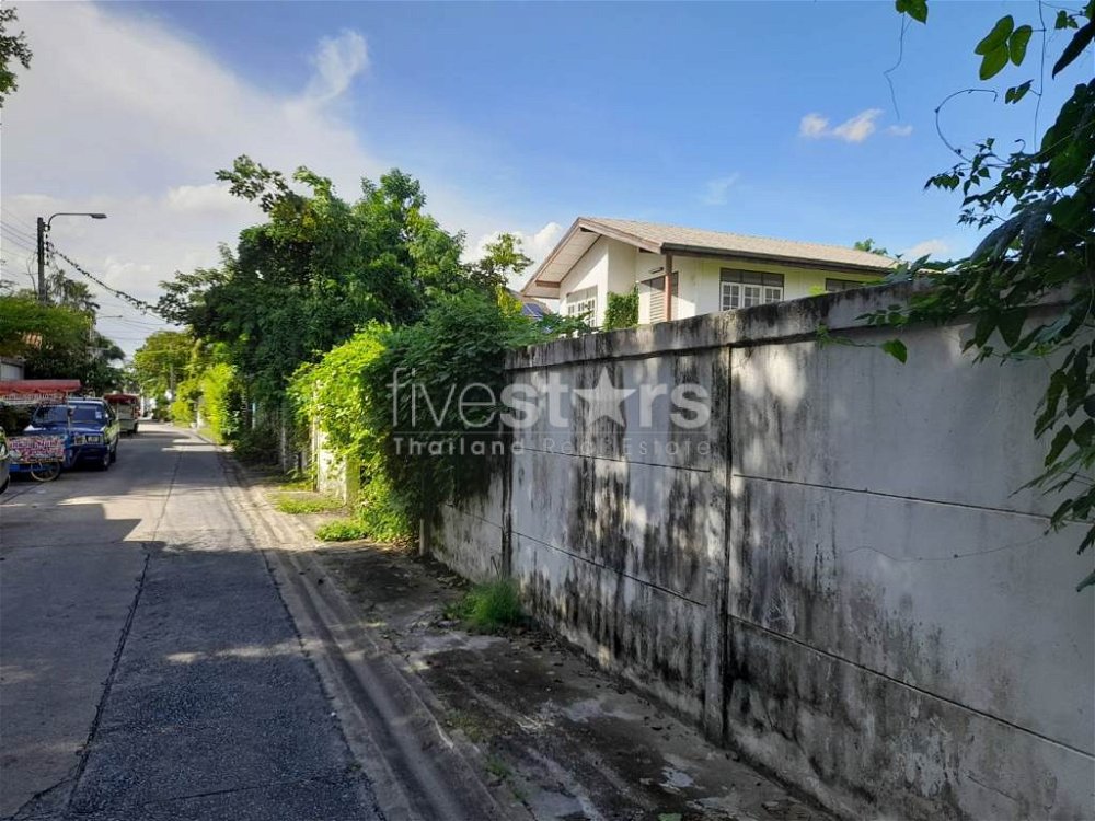 Land for sale located Suthisan road Inthamara alley 1816913380