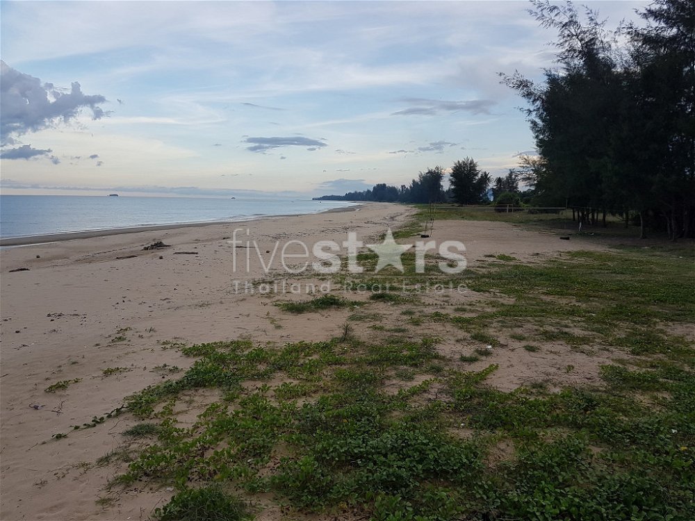 Absolute Beachfront Land in Prachuap Bang Saphan Noi 101818559