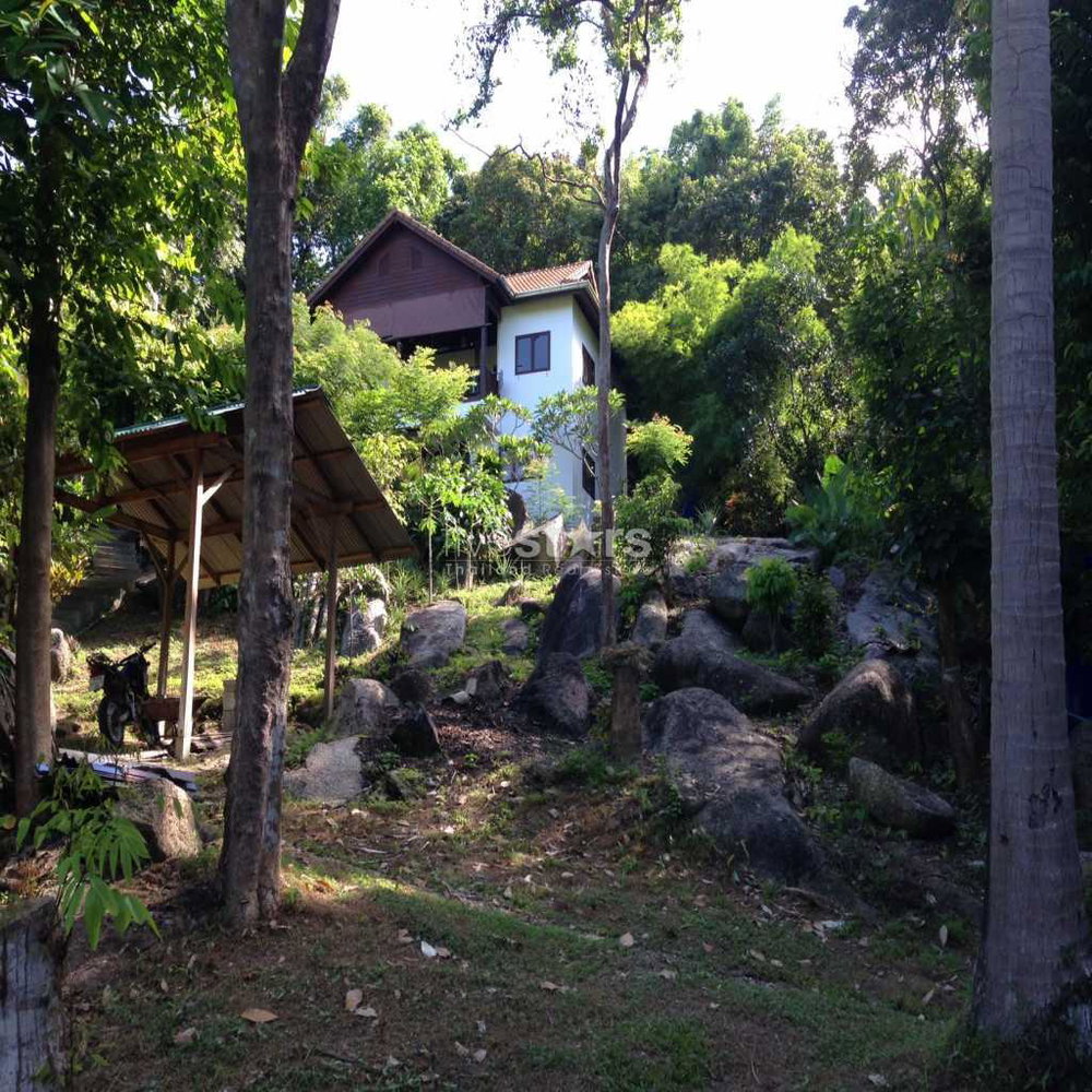 Great sea view land with two villas 3031693309