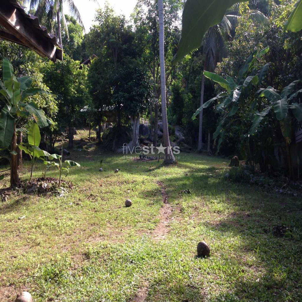 Great sea view land with two villas 3031693309