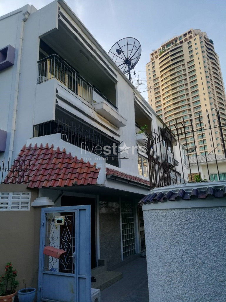 Townhouse 2 bedroom condo for sale on Suanplu Sathorn 2041811126