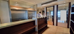 Commercial building for sale on Pratu Nam Intersection 2611298209