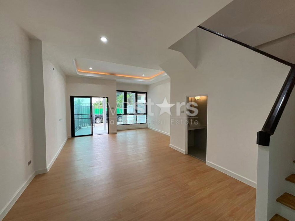 Townhome with 4 bedrooms for sale in Phra Khanong. 3233587809