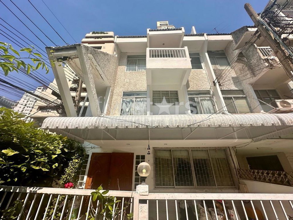 5-bedroom townhouse for sale 200m from Saint Louis BTS station 2227863678