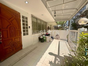 5-bedroom townhouse for sale 200m from Saint Louis BTS station 2227863678