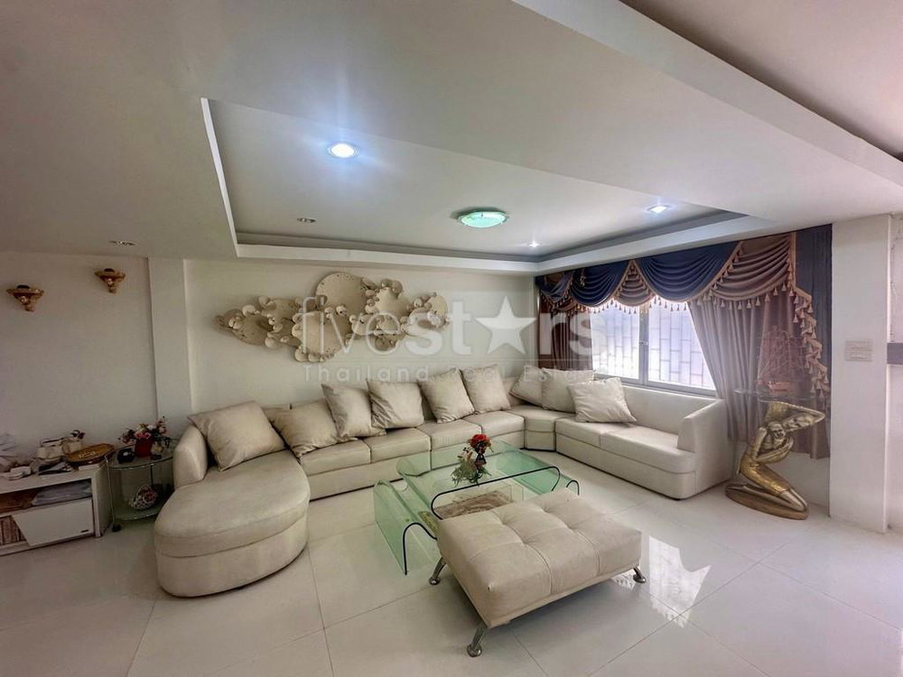 5-bedroom townhouse for sale 200m from Saint Louis BTS station 2227863678