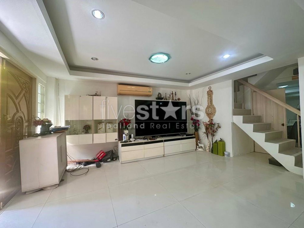 5-bedroom townhouse for sale 200m from Saint Louis BTS station 2227863678