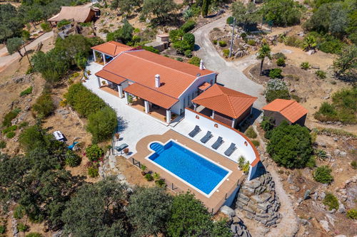 Charming 3 bedroom house close to Santa Barbara de Nexe 345076530