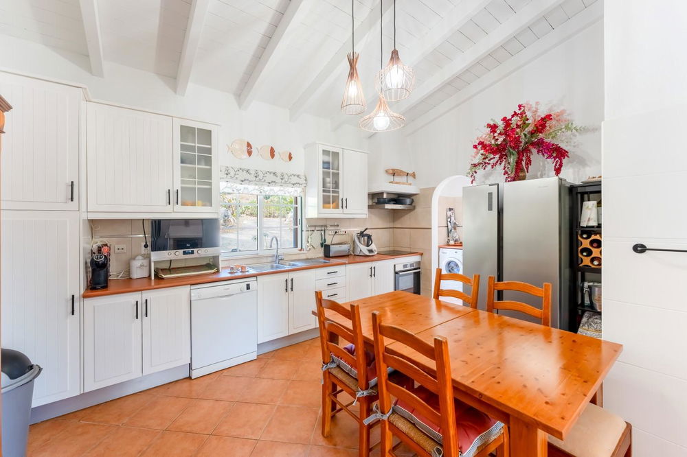Charming 3 bedroom house close to Santa Barbara de Nexe 345076530