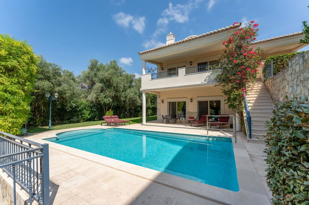 Elegant 5-Bedroom villa with pool in the heart of Santa Barbara de Nexe 2904523016