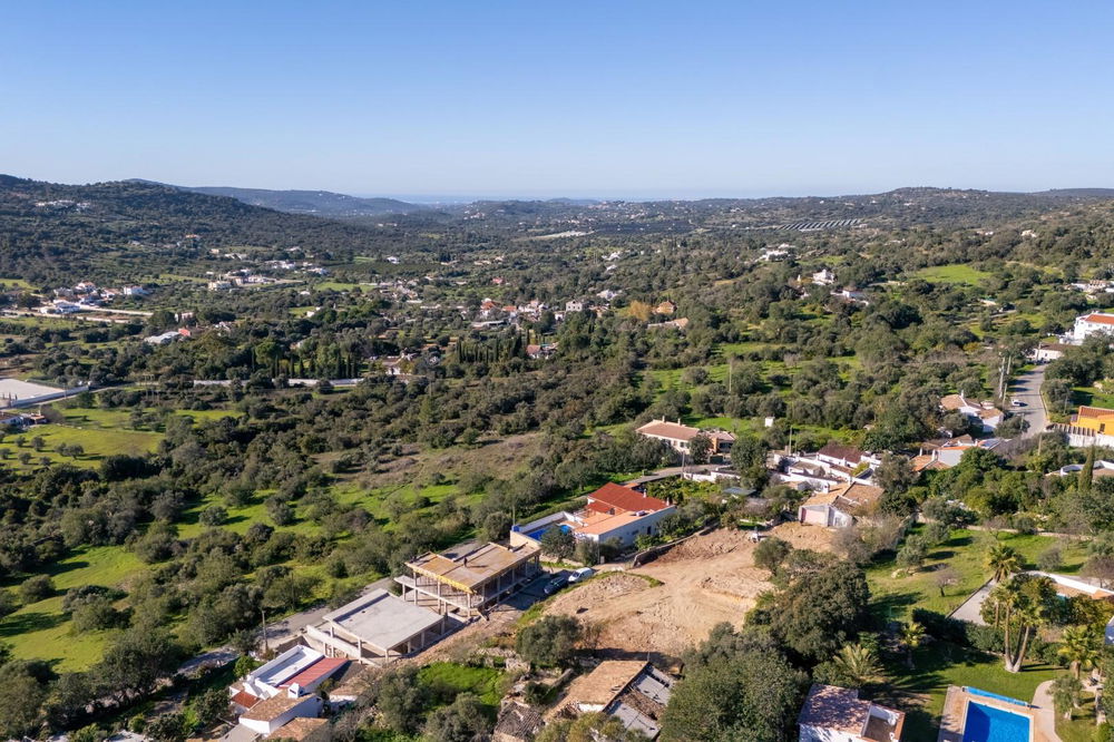 Timber frame house with 5-ensuite bedrooms nestle in the gentle hills of Sao Bras de Alportel – A unique concept 2527047585