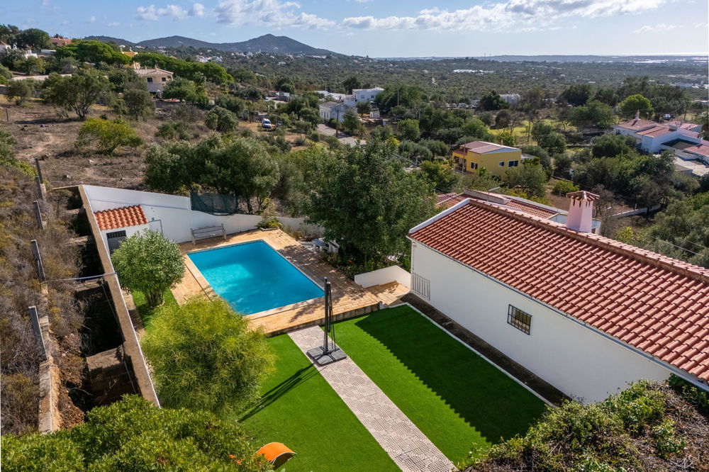 Stunning 3-Bedroom Villa with Pool and Breathtaking Sea Views in Santa Barbara de Nexe 113707549