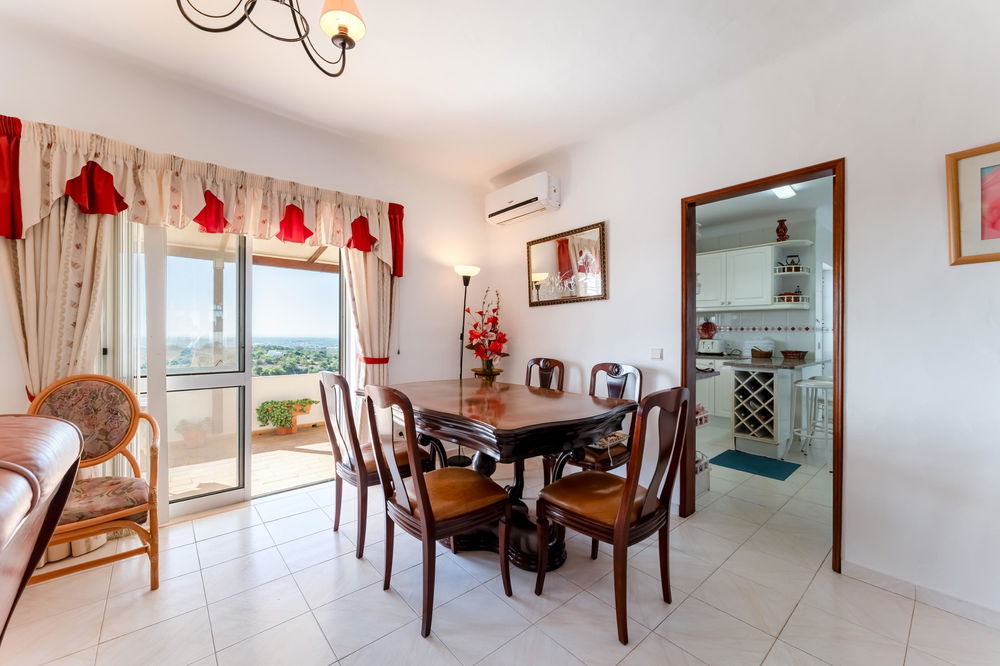 Stunning 3-Bedroom Villa with Pool and Breathtaking Sea Views in Santa Barbara de Nexe 113707549