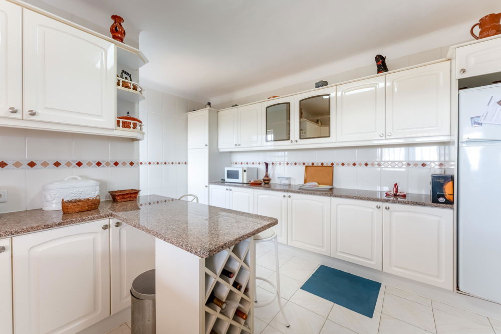 Stunning 3-Bedroom Villa with Pool and Breathtaking Sea Views in Santa Barbara de Nexe 113707549