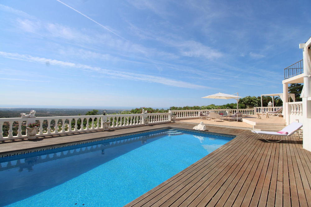 5-bedroom villa – ideal for a multigenerational family – 10 min from the center of Estoi with astonishing ocean views 3905514289