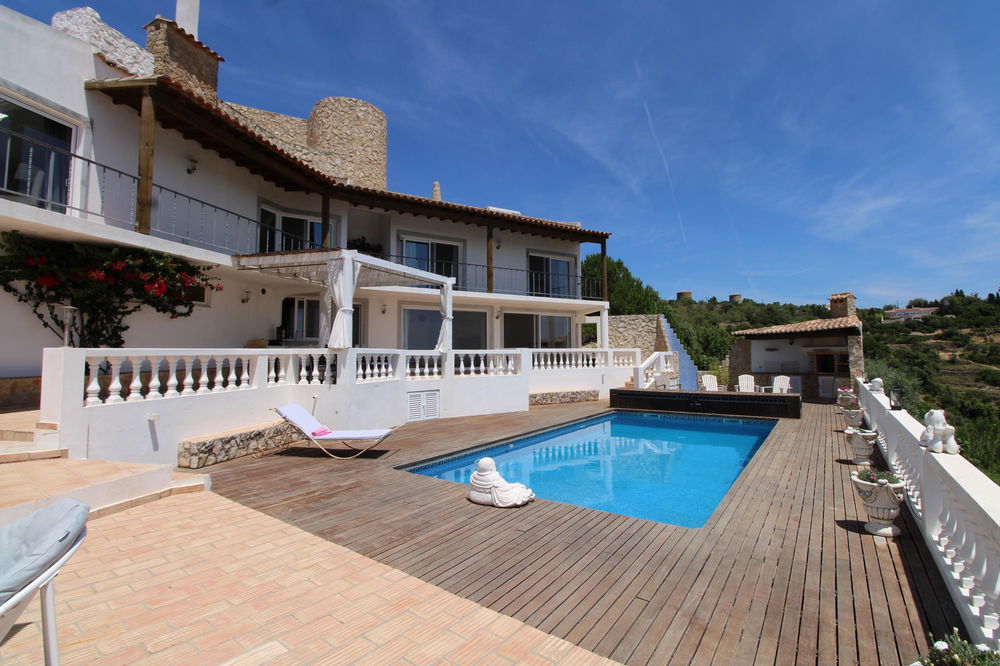 5-bedroom villa – ideal for a multigenerational family – 10 min from the center of Estoi with astonishing ocean views 3905514289