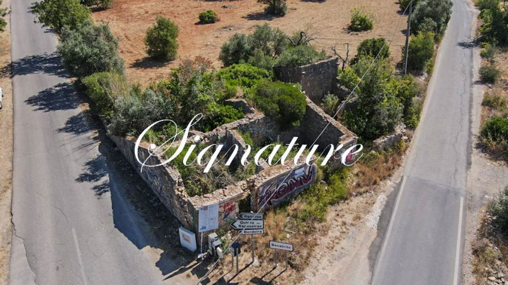 Ruin of 244m2 set on a plot of 4000m2 near Santa Bárbara de Nexe 2330834998