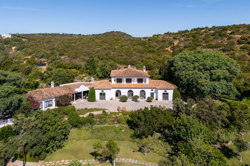 An exceptional 6-bedroom Manor nestled in the heart of the tranquil countryside near Moncarapacho 2543404778