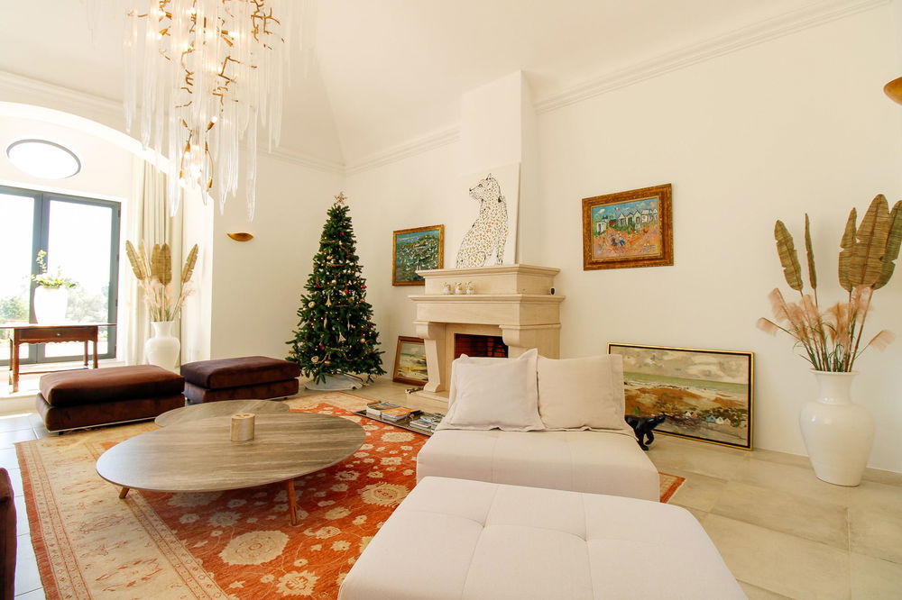 An exceptional 6-bedroom Manor nestled in the heart of the tranquil countryside in Santa Catarina de Bispo 2543404778