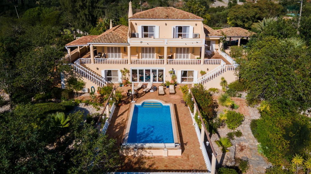 A magnificent and spacious 6 bedroom villa with a extensive sea views in Santa Barbara de Nexe 732454205