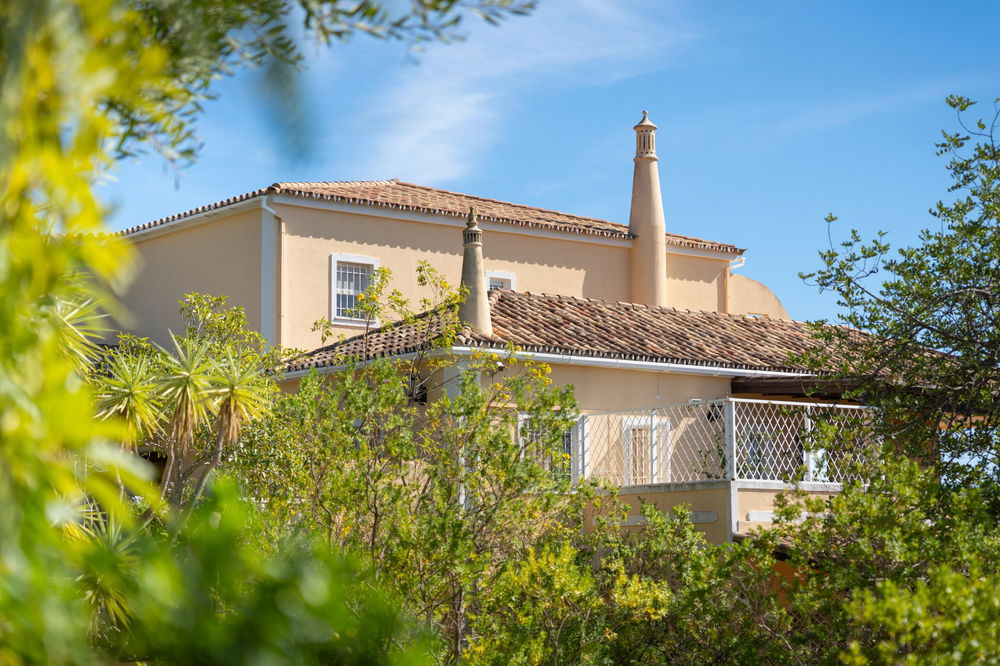 A magnificent and spacious 6 bedroom villa with a extensive sea views in Santa Barbara de Nexe 732454205