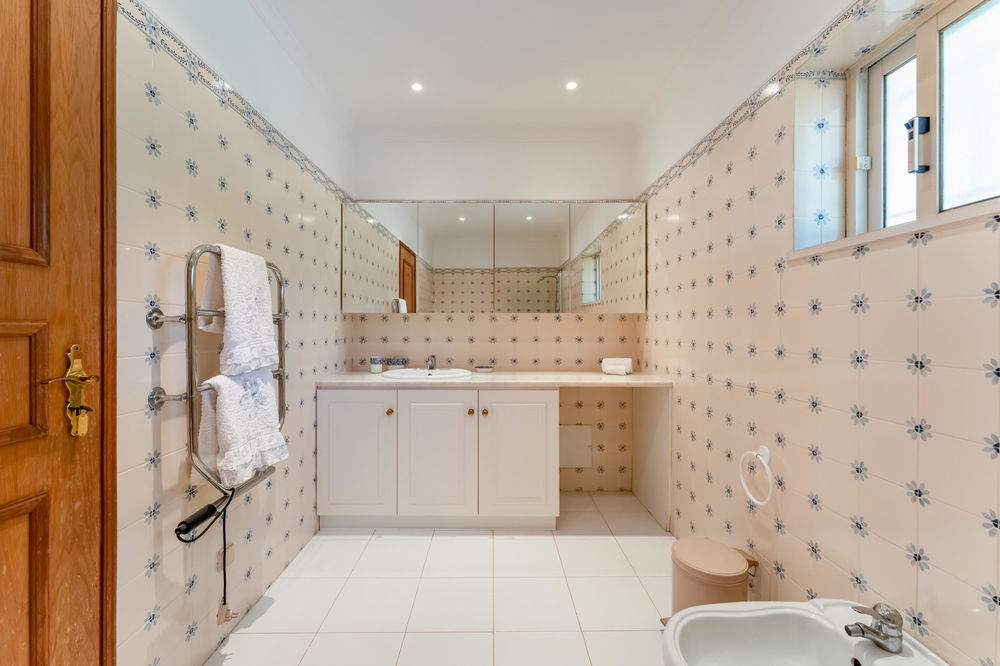 A magnificent and spacious 6 bedroom villa with a extensive sea views in Santa Barbara de Nexe 732454205