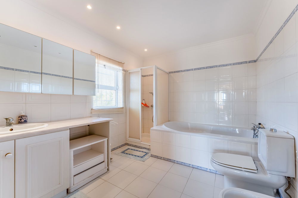 A magnificent and spacious 6 bedroom villa with a extensive sea views in Santa Barbara de Nexe 732454205