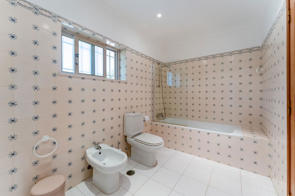 A magnificent and spacious 6 bedroom villa with a extensive sea views in Santa Barbara de Nexe 732454205