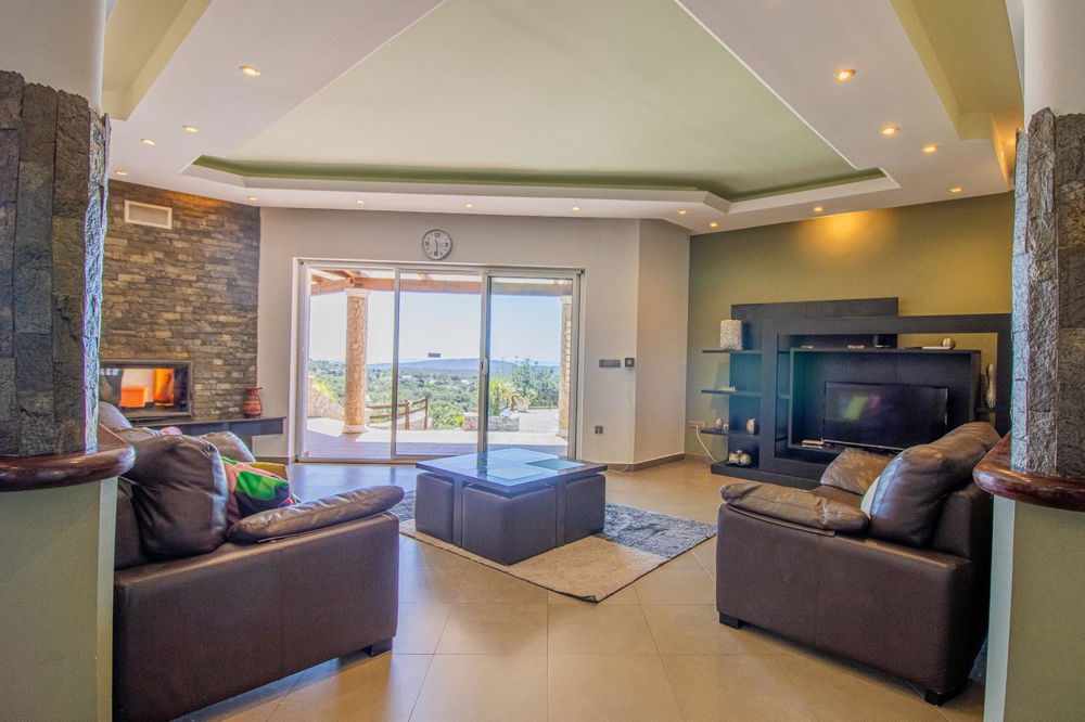 Single storey 4 bedroom villa in a unique location in São Brás de Alportel 1219058720