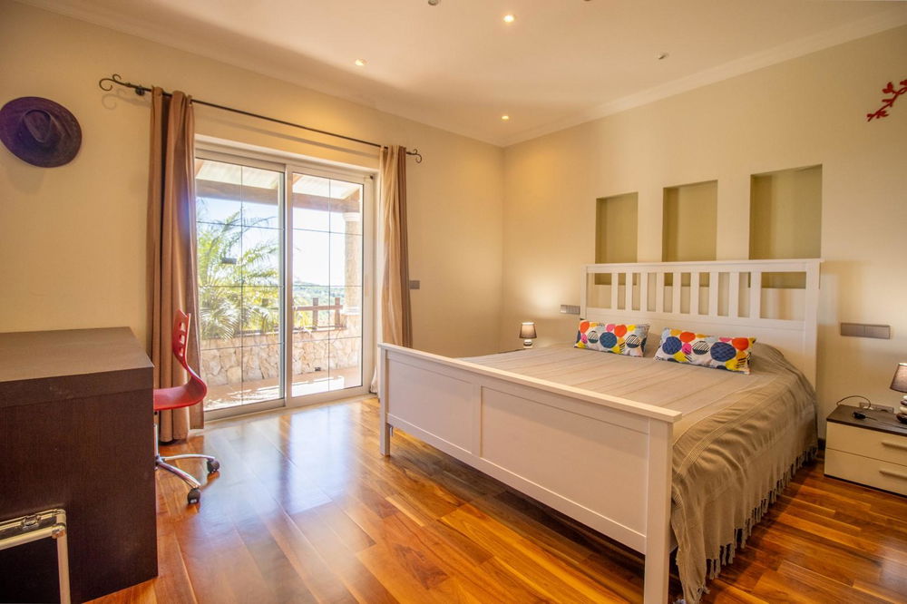 Single storey 4 bedroom villa in a unique location in São Brás de Alportel 1219058720
