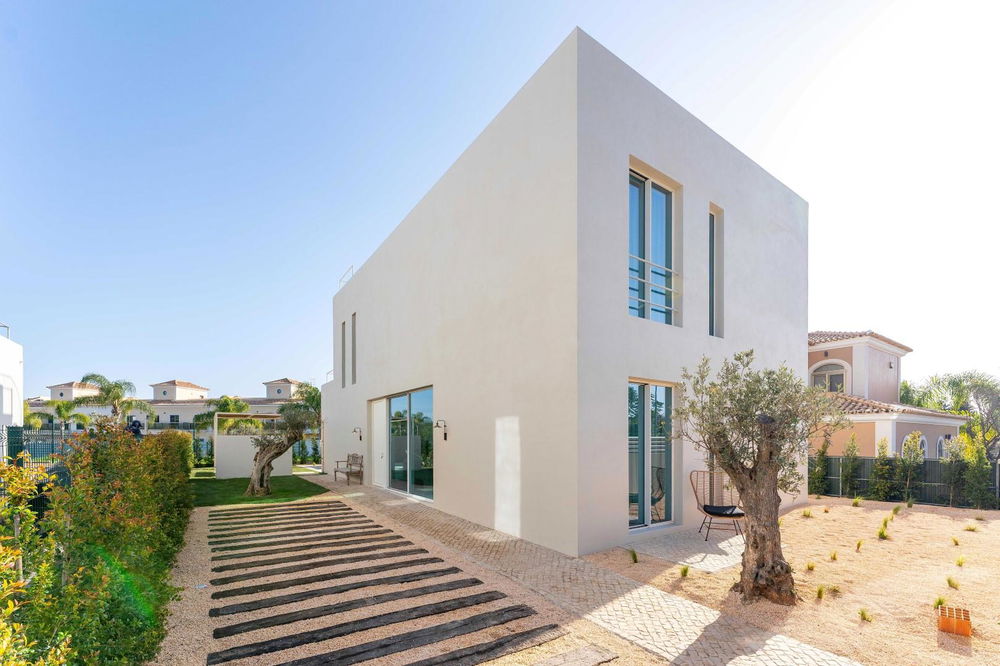 Newbuilt pleasant 3-bedroom villa close to Santa Barbara de Nexe – fully furnished 3625337265