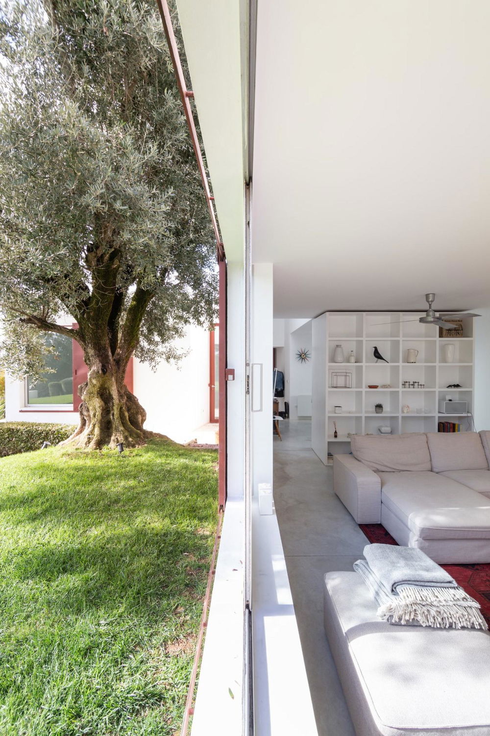 Unique minimalistic house close to Santa Barbara de Nexe surrounded by breathtaking nature 3079304903