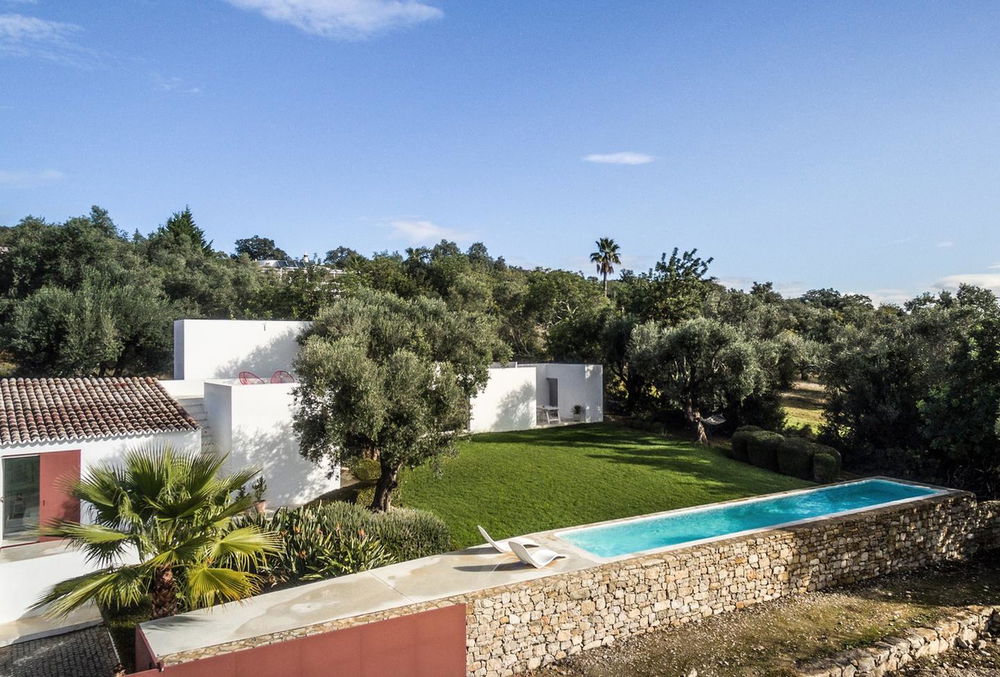 Unique minimalistic house close to Santa Barbara de Nexe surrounded by breathtaking nature 3079304903