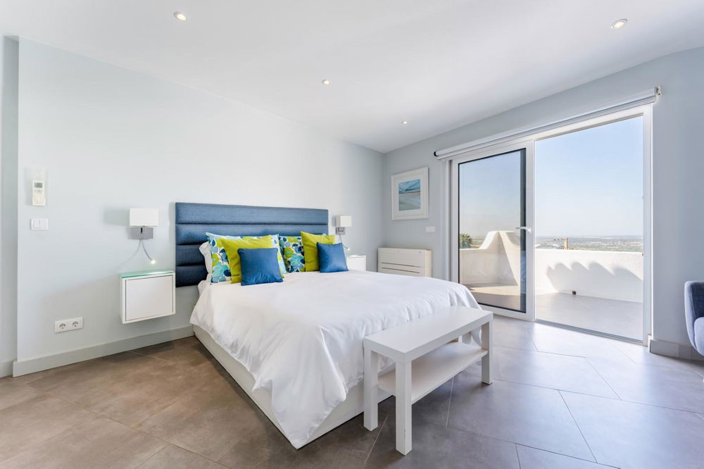 Exquisite 4 bedroom villa, in Santa Barbara de Nexe, with stunning ocean view and village proximity . 4289078297