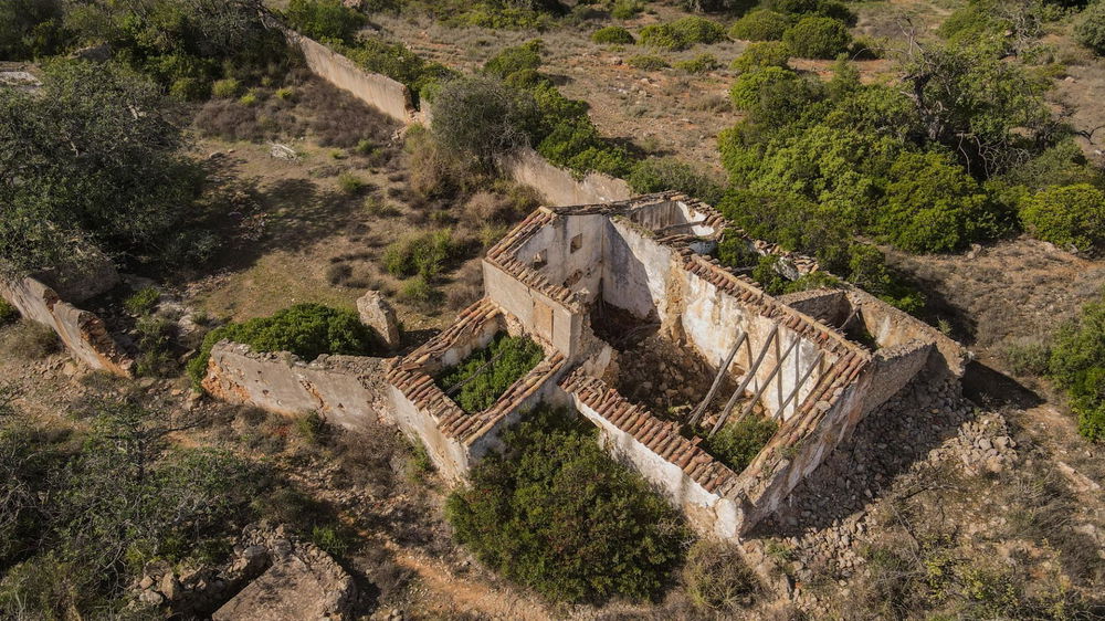 Property with 2 plots with a total of 2,6 Hectares with 2 ruins that can be extend for 2 houses or Rural Turism , in Estoi in a very quiet place with wonderful sea view 605313923