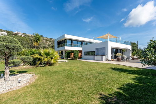 Fantastic 4 bedrooms Modern Villa in Santa Barbara de Nexe with a phenomenal sea views. 2900213781