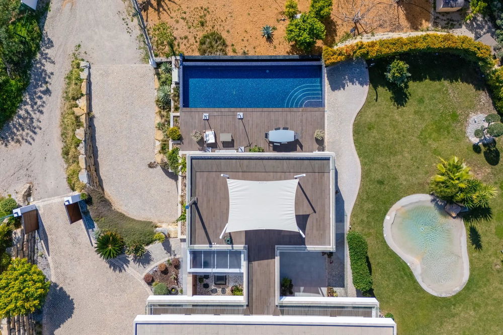 Fantastic 4 bedrooms Modern Villa in Santa Barbara de Nexe with a phenomenal sea views. 2900213781